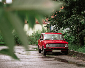 Obraz na płótnie Canvas Old red car
