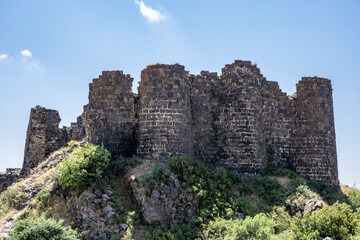 Fototapeta na wymiar ancient stone dilapidated fortress in a picturesque place in the mountains of Armenia