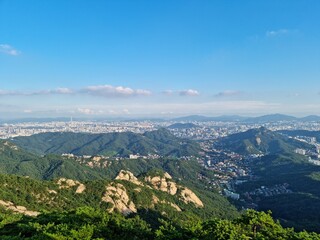 Fototapeta na wymiar summit of mountain overlooking the city