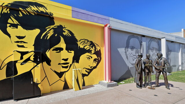 The Bee Gees way-mural and statues of the brothers. Redcliffe-Australia-113