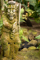 hinduistische Götterfigur aus Stein
