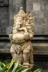 Fototapeta na wymiar Ganesha - Hinduistische Götterfigur aus Stein