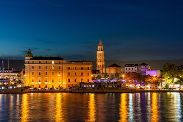 Obraz na płótnie Canvas Evening city of Split in Croatia, reflection of the lights of the night city.