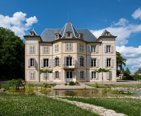 Das Château d'Urville (Schloss von Urville). Rückseite des Schlosses in Lothringen, Frankreich © GUGU MANNSCHATZ