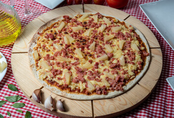 pizza with ham and pineapple
