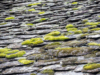 roof built with pieces of black slate