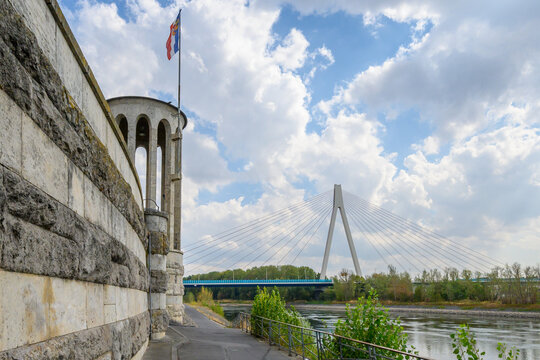 Pegelturm Neuwied and Raiffeisen bridge during historic Rhine low water level