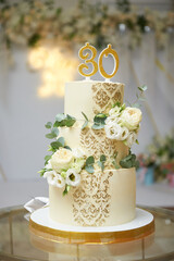 Three-tiered cake with flowers for 30th anniversary