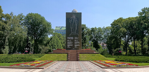 Monument to the poet and writer Taras Grigoryevich Shevchenko - defended during the war with Russia - obrazy, fototapety, plakaty