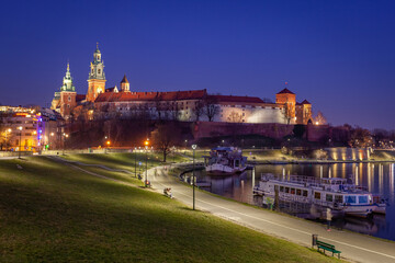 Fototapeta na wymiar Krakow, Poland, Wawel Castle and Wawel cathedral over Vistula river in the night