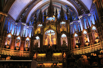 Fototapeta na wymiar Interior of Notre Dam basilica in Montreal, Canada