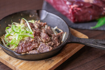 鹿肉のガーリックソテー