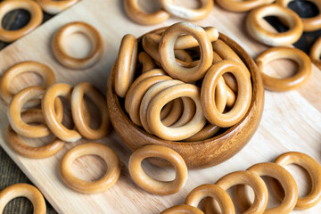 a large amount of traditional snacks round cracknel