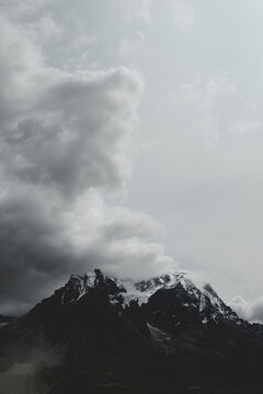 Montaña en el parque nacional torres del paine © JoseIgnacio