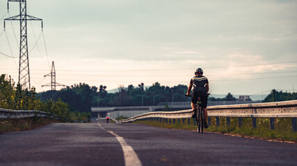 Obraz premium Cinematic shot of a cyclist