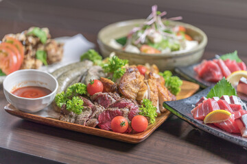 お肉メインのプレート盛り合わせ