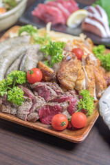 お肉メインのプレート盛り合わせ