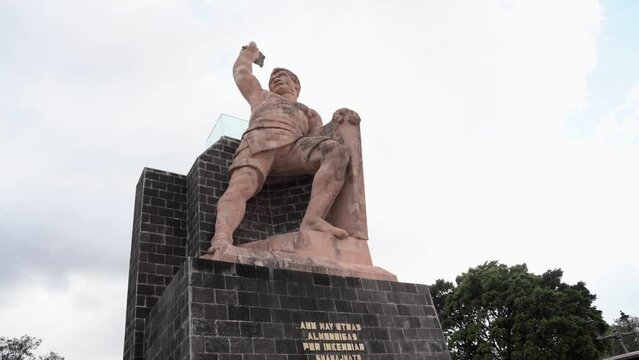 Panoramic view of a statue of an idol, the pipila