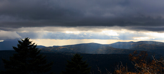 津別峠から見る雌阿寒岳と雄阿寒岳「秋の北海道」