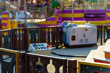 Remote control of children's attractions with key and buttons