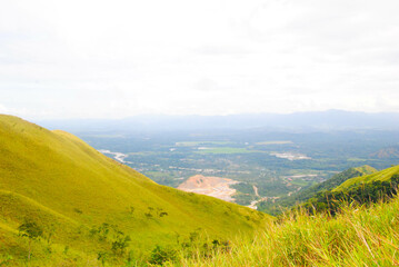Naklejka premium Green hill landscape scenery with breathtaking views over the horizon on a summer day