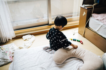 甚平を着た男の子の横顔