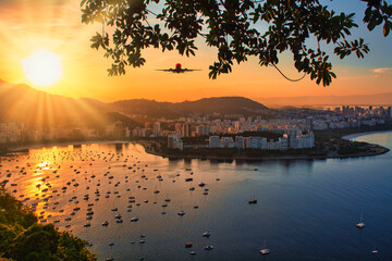 リオデジャネイロ湾の美しいサンセット風景