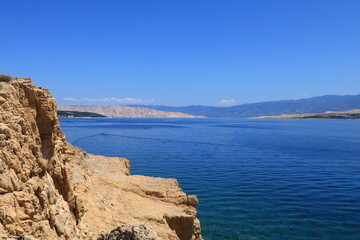 Fototapeta na wymiar The rocky shores of the beaches in Croatia are azure blue in the Adriatic Sea