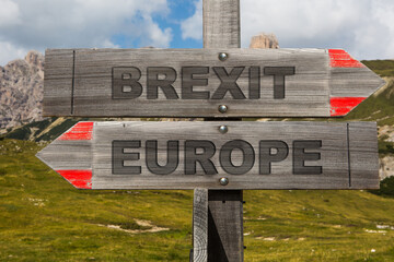 Schild mit Brexit und Europa