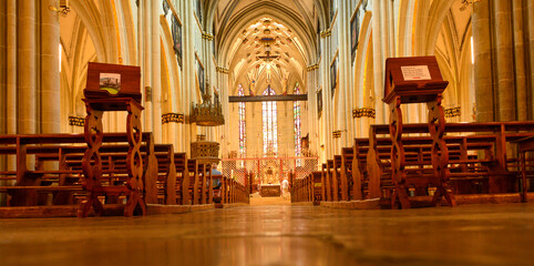 Innenansicht Kathedrale St. Nikolaus in Freiburg im Üechtland, Fribourg (Schweiz)