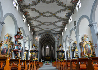 Innenansicht der Franziskanerkirche in Freiburg im Üechtland, Fribourg (Schweiz)