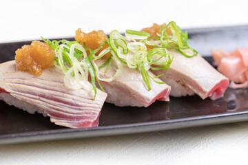 本マグロの炙り寿司