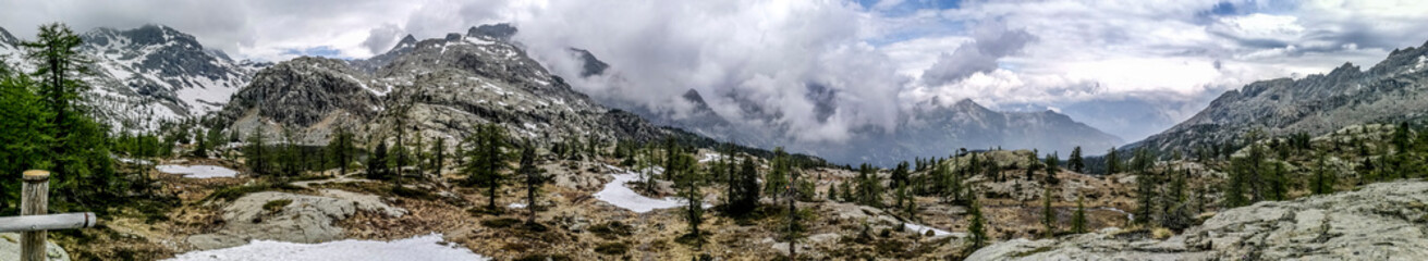 Fototapeta na wymiar Beautifull view of Park Mont Avic