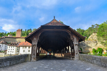  Bernbrücke in Freiburg (Fribourg) in der Schweiz