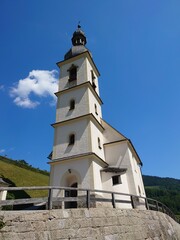 Fototapeta na wymiar Die Kirche in Ramsau