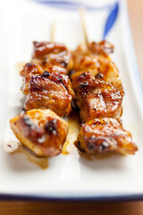 鶏もも肉の串焼き