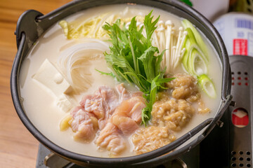 鶏の白湯（パイタン）鍋