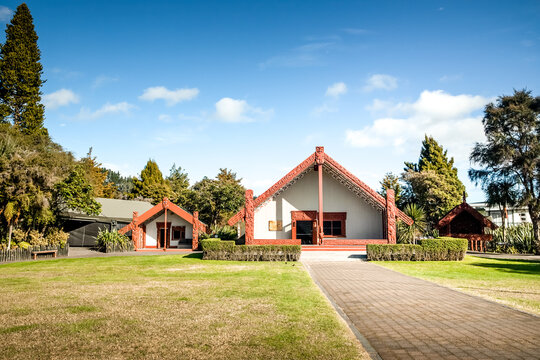 maori traditional wooden carving, marae, new zealand culture
