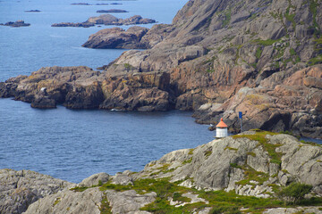 View to the Oddan fyr lighthouse along the Brufjell hiking trail - Norway - obrazy, fototapety, plakaty