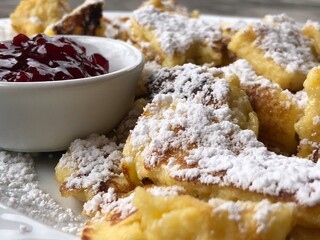 Kaiserschmarren das traditionelle Essen in den Alpen 