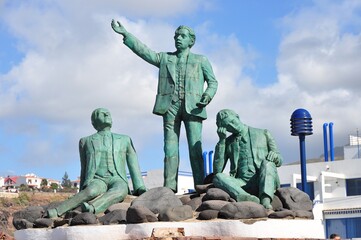 Statue von drei berühmten Kanarischen Dichter in Puerto de las Nieves Fischerdorf, Gran Canaria, Kanarische Inseln, Spanien, Atlantik, Europa