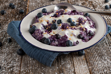 Blueberry porridge with roasted nuts and yogurt