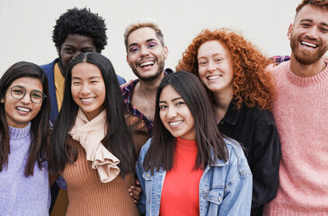 Obraz premium Happy young diverse people smiling on camera outdoor - Multiracial friends having fun together in the city - Focus on the asian woman