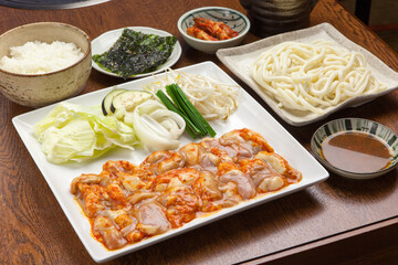 ホルモンうどんセット