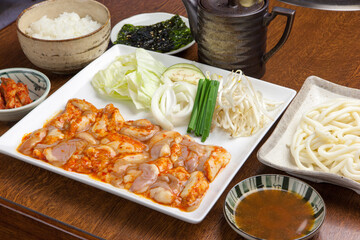 ホルモンうどんセット