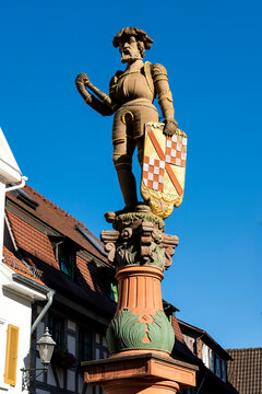 Brunnenfigur auf dem Marktplatz in Besigheim