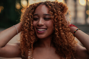 Fototapeta premium African american woman outdoors in the city