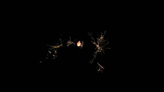 線香花火のクローズアップ-1/4倍速