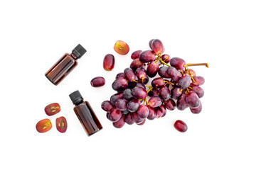 Obraz premium Grape seed oil in bottles with bunch of grapes. Eco cosmetic product