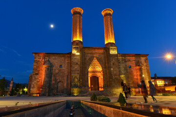Fototapeta premium Twin Minaret Madrasah in the night - Erzurum, Turkey